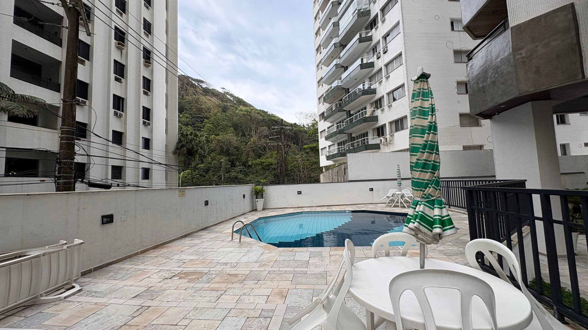 Apartamento à venda 3 dormitorios 1 suite 2 vagas lazer no bairro Pitangueiras em Guarujá/SP