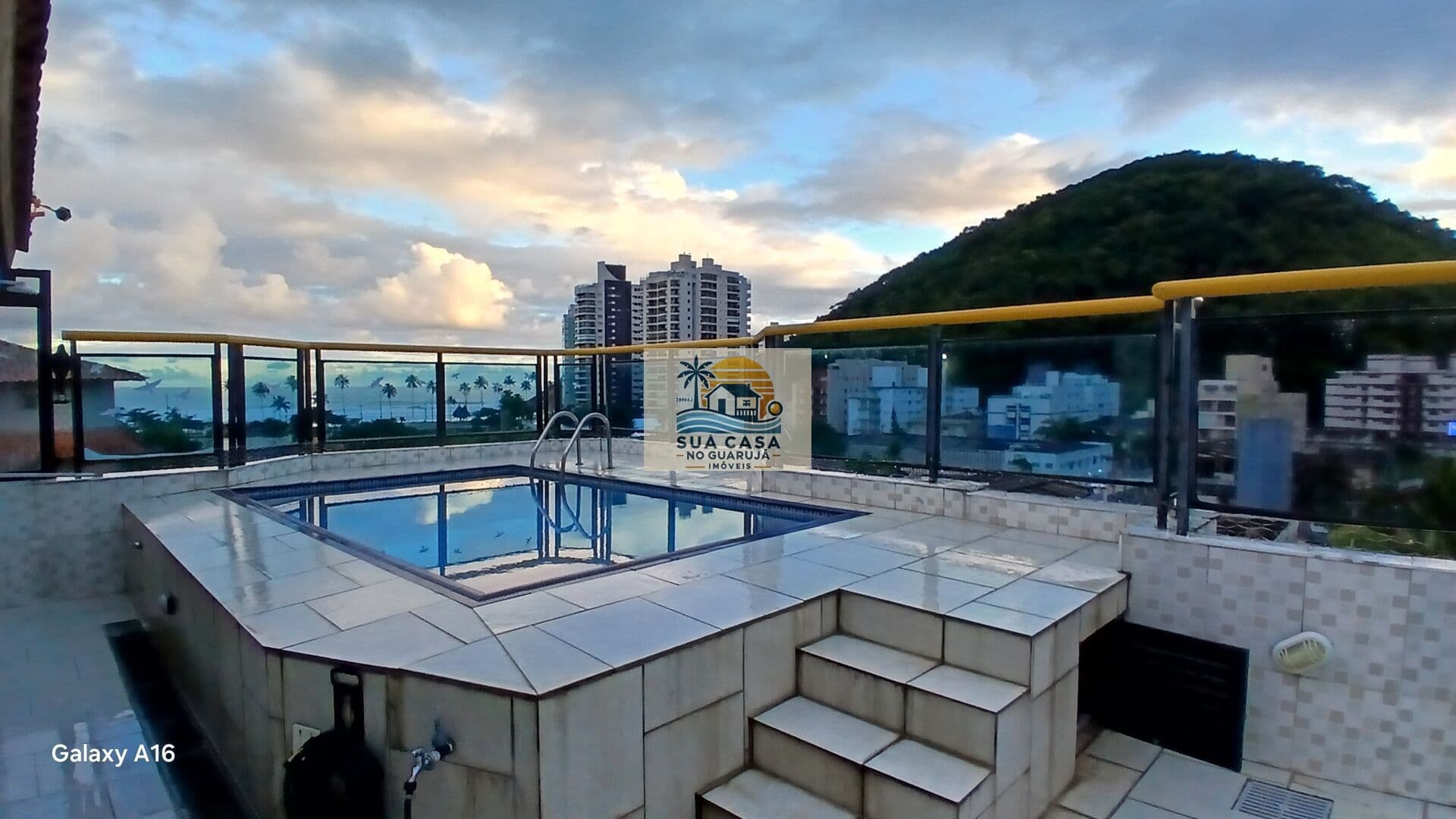 Cobertura Penthouse de Luxo à Venda no Guarujá | 3 Quartos, Vista Mar na Enseada