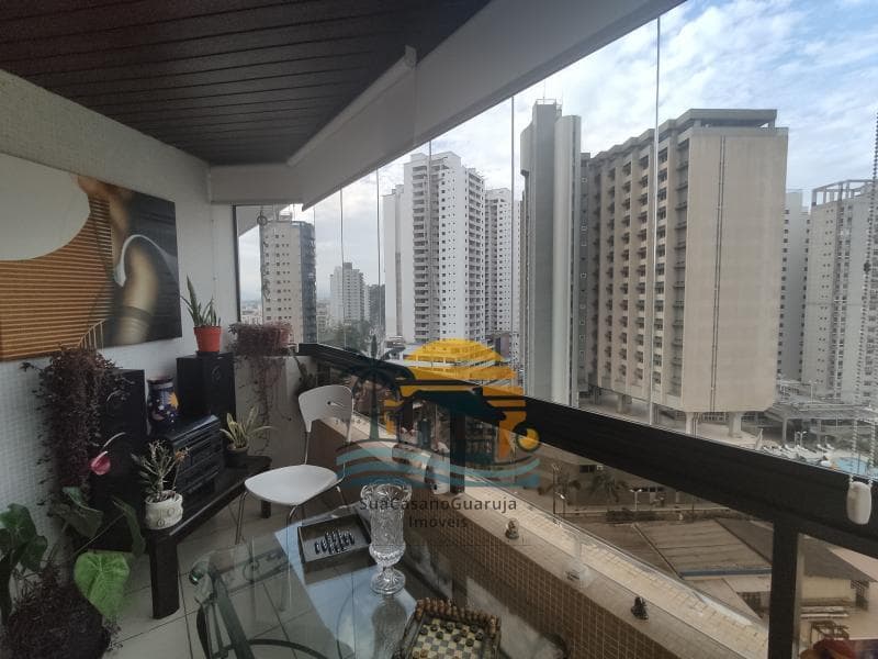 Apartamento à venda no bairro Vila Alzira em Guarujá/SP