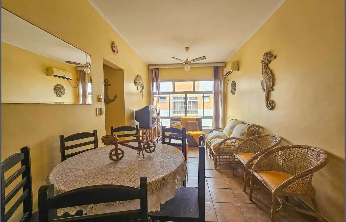 Apartamento para Locação Anual na Praia da Enseada, Guarujá — Mobiliado, 2 Dormitórios e a 200 Metros do Mar